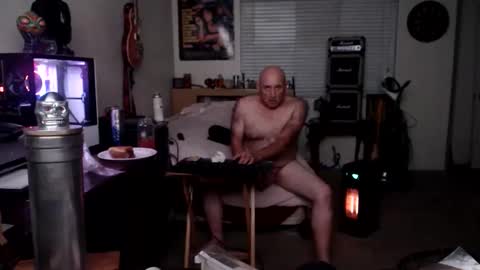 Snapshot of guitarsexgod chatting on 11-30-25, 11:25 Mario online show from 11-30-25, 11:25