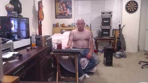 Snapshot of guitarsexgod chatting on 12-01-25, 11:15 Mario online show from 12-01-25, 11:15