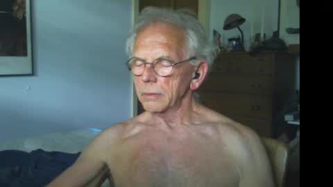 Snapshot of gulfcoast1952 chatting on 05-31-26, 07:26 Roy online show from 05-31-26, 07:26