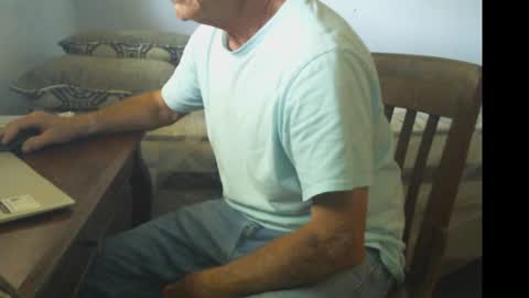 Snapshot of gulfcoast1952 chatting on 06-30-26, 05:47 Roy online show from 06-30-26, 05:47