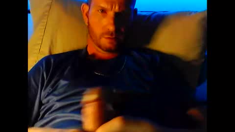 Snapshot of gunz83 chatting on 06-09-26, 04:24 Tommy online show from 06-09-26, 04:24