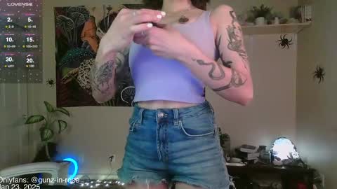 Snapshot of gunzinrose chatting on 01-23-25, 04:37 Kylie online show from 01-23-25, 04:37