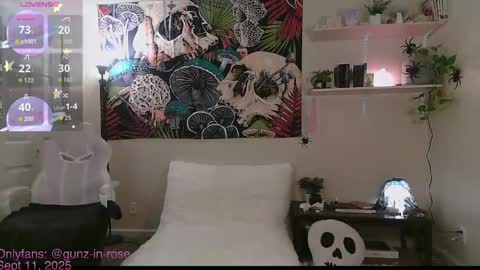 Snapshot of gunzinrose chatting on 09-11-25, 03:23 Kylie online show from 09-11-25, 03:23