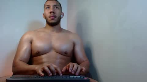 Snapshot of gurushake chatting on 05-22-26, 05:07 holl latino online show from 05-22-26, 05:07