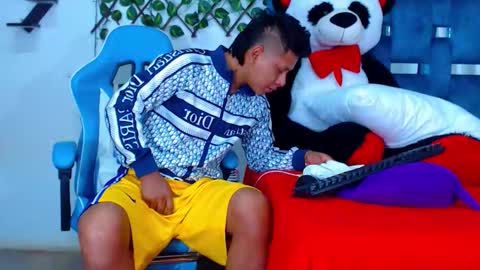 Hakim online show from 10-26-25, 12:22