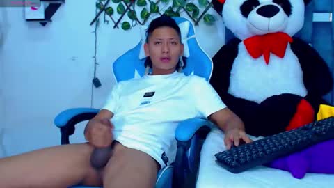 Snapshot of gurxxxt chatting on 01-17-26, 04:54 Hakim online show from 01-17-26, 04:54