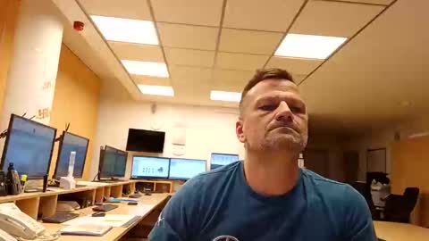 Snapshot of guschidick chatting on 10-04-25, 06:22 guschidick online show from 10-04-25, 06:22