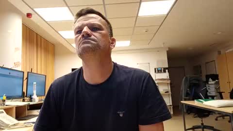 Snapshot of guschidick chatting on 11-08-25, 03:18 guschidick online show from 11-08-25, 03:18