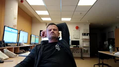 Snapshot of guschidick chatting on 11-28-25, 11:18 guschidick online show from 11-28-25, 11:18