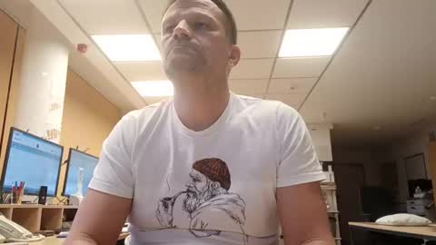 Snapshot of guschidick chatting on 12-18-25, 02:17 guschidick online show from 12-18-25, 02:17