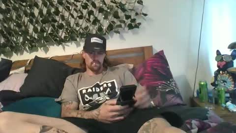 Snapshot of gusmuss chatting on 10-28-25, 02:37 Jamie online show from 10-28-25, 02:37