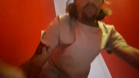 Snapshot of gusmuss chatting on 12-18-25, 08:37 Jamie online show from 12-18-25, 08:37