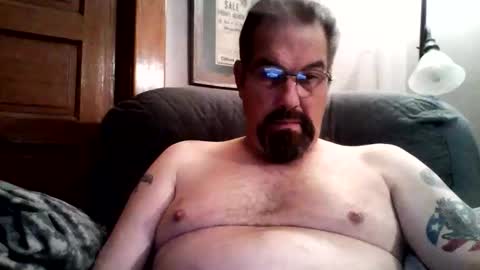 Snapshot of guy4fun8 chatting on 11-26-25, 08:37 guy4fun8 online show from 11-26-25, 08:37
