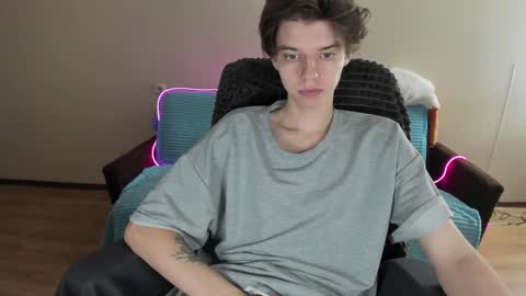 guy_liam1 online show from 12-02-24, 05:04