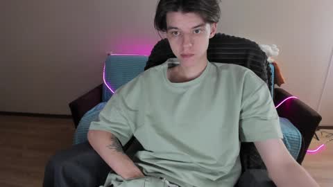 guy_liam1 online show from 12-23-24, 01:24