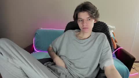 guy_liam1 online show from 02-02-25, 08:57