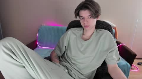 guy_liam1 online show from 02-09-25, 08:22