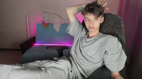 guy_liam1 online show from 09-22-25, 04:31