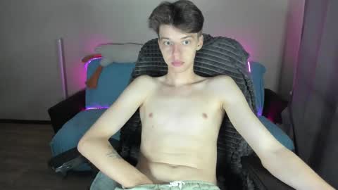 guy_liam1 online show from 09-28-25, 07:30