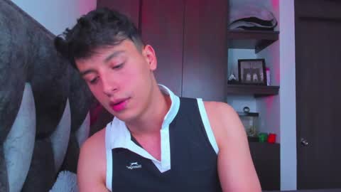 Snapshot of guy_twinks chatting on 01-24-25, 08:32 Gabriel online show from 01-24-25, 08:32