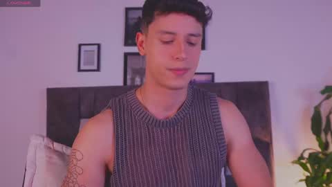 Snapshot of guy_twinks chatting on 05-12-26, 04:53 Gabriel online show from 05-12-26, 04:53