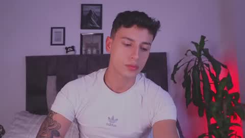 Snapshot of guy_twinks chatting on 07-06-26, 05:48 Gabriel online show from 07-06-26, 05:48