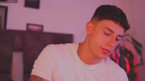 Snapshot of guy_twinks chatting on 07-31-26, 06:13 Gabriel online show from 07-31-26, 06:13