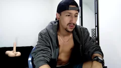 Snapshot of guykarim chatting on 12-20-24, 07:33 karim online show from 12-20-24, 07:33