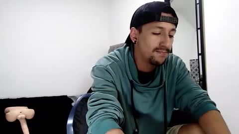 Snapshot of guykarim chatting on 12-21-24, 09:01 karim online show from 12-21-24, 09:01