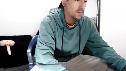 Snapshot of guykarim chatting on 12-22-24, 07:11 karim online show from 12-22-24, 07:11