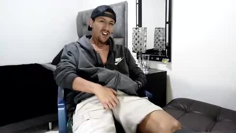 Snapshot of guykarim chatting on 12-31-24, 11:31 karim online show from 12-31-24, 11:31