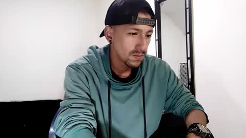 Snapshot of guykarim chatting on 01-10-25, 08:51 karim online show from 01-10-25, 08:51