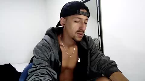 Snapshot of guykarim chatting on 01-12-25, 12:39 karim online show from 01-12-25, 12:39