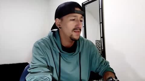 Snapshot of guykarim chatting on 01-17-25, 03:23 karim online show from 01-17-25, 03:23