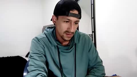 Snapshot of guykarim chatting on 01-25-25, 11:44 karim online show from 01-25-25, 11:44