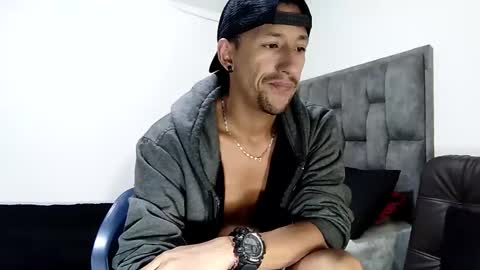 Snapshot of guykarim chatting on 02-09-25, 02:06 karim online show from 02-09-25, 02:06