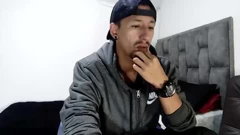 Snapshot of guykarim chatting on 02-11-25, 07:02 karim online show from 02-11-25, 07:02