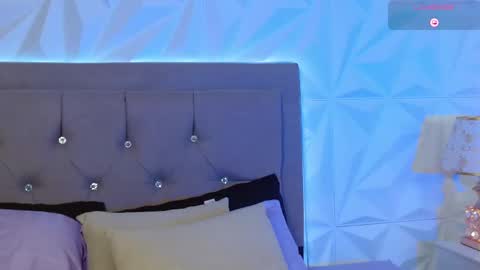 Gwen Drew online show from 09-23-25, 01:14