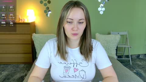 Snapshot of gwen_lady chatting on 12-13-24, 04:27 Sweety Kitty online show from 12-13-24, 04:27