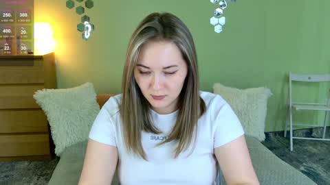 Snapshot of gwen_lady chatting on 01-09-25, 04:06 Sweety Kitty online show from 01-09-25, 04:06