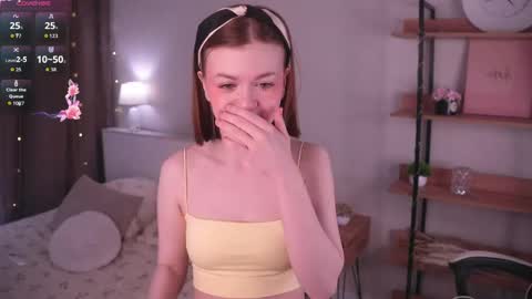 Snapshot of gwendatortoriello chatting on 05-10-26, 11:04 Hello everyone Im May online show from 05-10-26, 11:04
