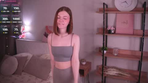 Snapshot of gwendatortoriello chatting on 05-11-26, 11:05 Hello everyone Im May online show from 05-11-26, 11:05