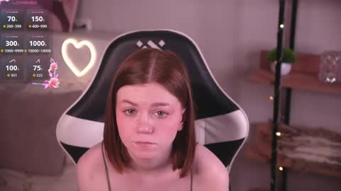 Snapshot of gwendatortoriello chatting on 05-11-26, 04:04 Hello everyone Im May online show from 05-11-26, 04:04