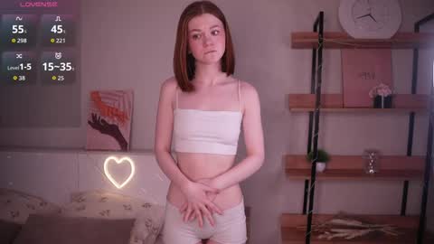 Snapshot of gwendatortoriello chatting on 06-06-26, 11:04 Hello everyone Im May online show from 06-06-26, 11:04
