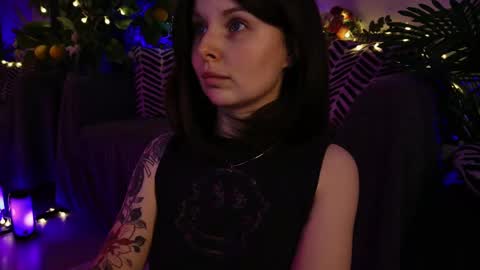 Snapshot of gwenhilton chatting on 02-25-25, 05:52 gwenhilton online show from 02-25-25, 05:52