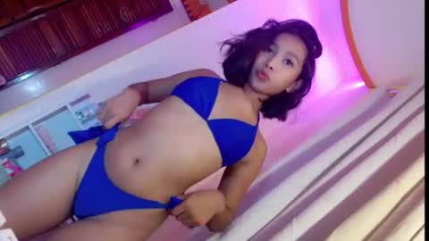 Snapshot of gwyneth_licious chatting on 06-17-26, 11:56 gwyneth_licious online show from 06-17-26, 11:56