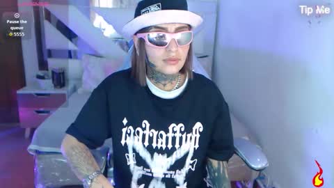 gyal_8_ online show from 10-23-25, 09:24