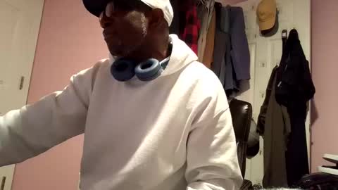 gyesaw1970 online show from 11-28-25, 07:00