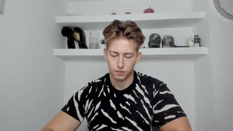 Snapshot of gym_alpha chatting on 12-01-24, 04:29 Oliver online show from 12-01-24, 04:29