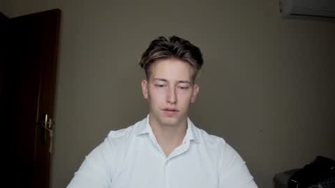 Snapshot of gym_alpha chatting on 01-13-25, 09:52 Oliver online show from 01-13-25, 09:52